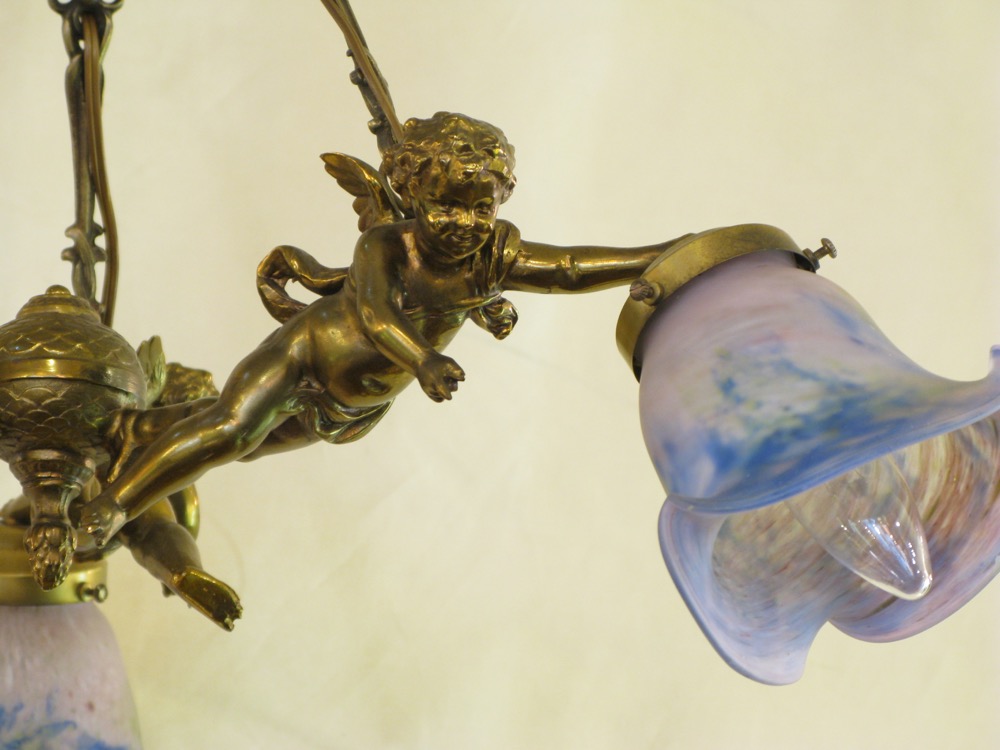 フランス アンティーク シュナイダー 天使のブロンズ 3灯 シャンデリア | キヤアンティークス